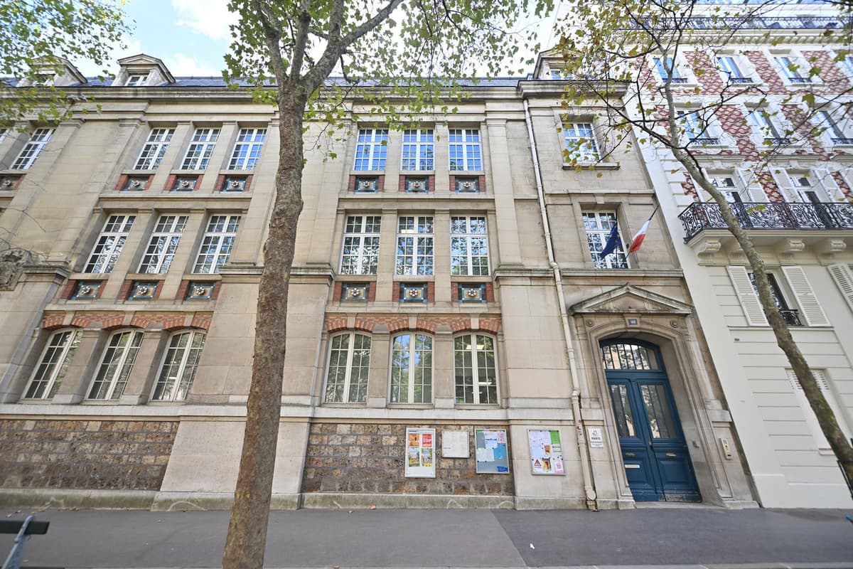 École élémentaire - 42, avenue Duquesne - Cour oasis