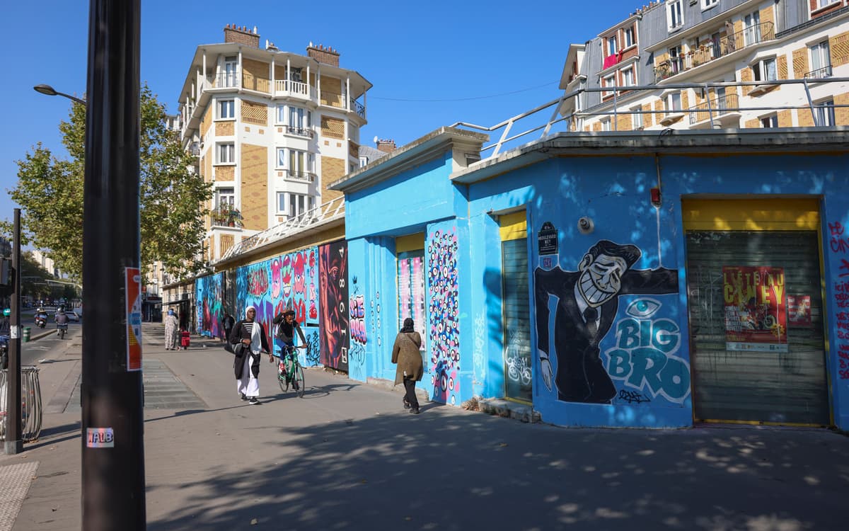 Cinéma sous chapiteau à Clignancourt
