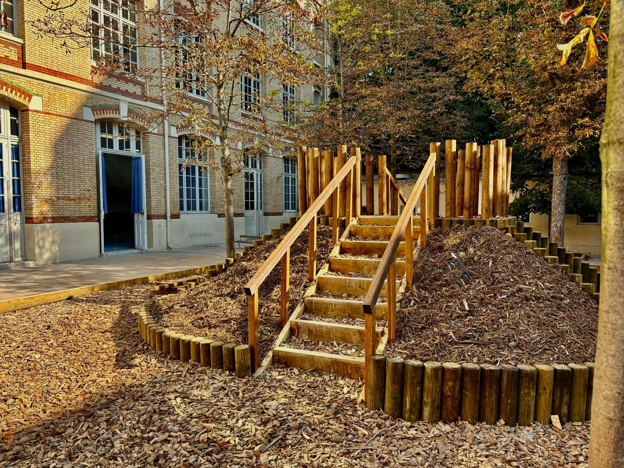 École polyvalente - 6, rue Vaucanson - Cour oasis