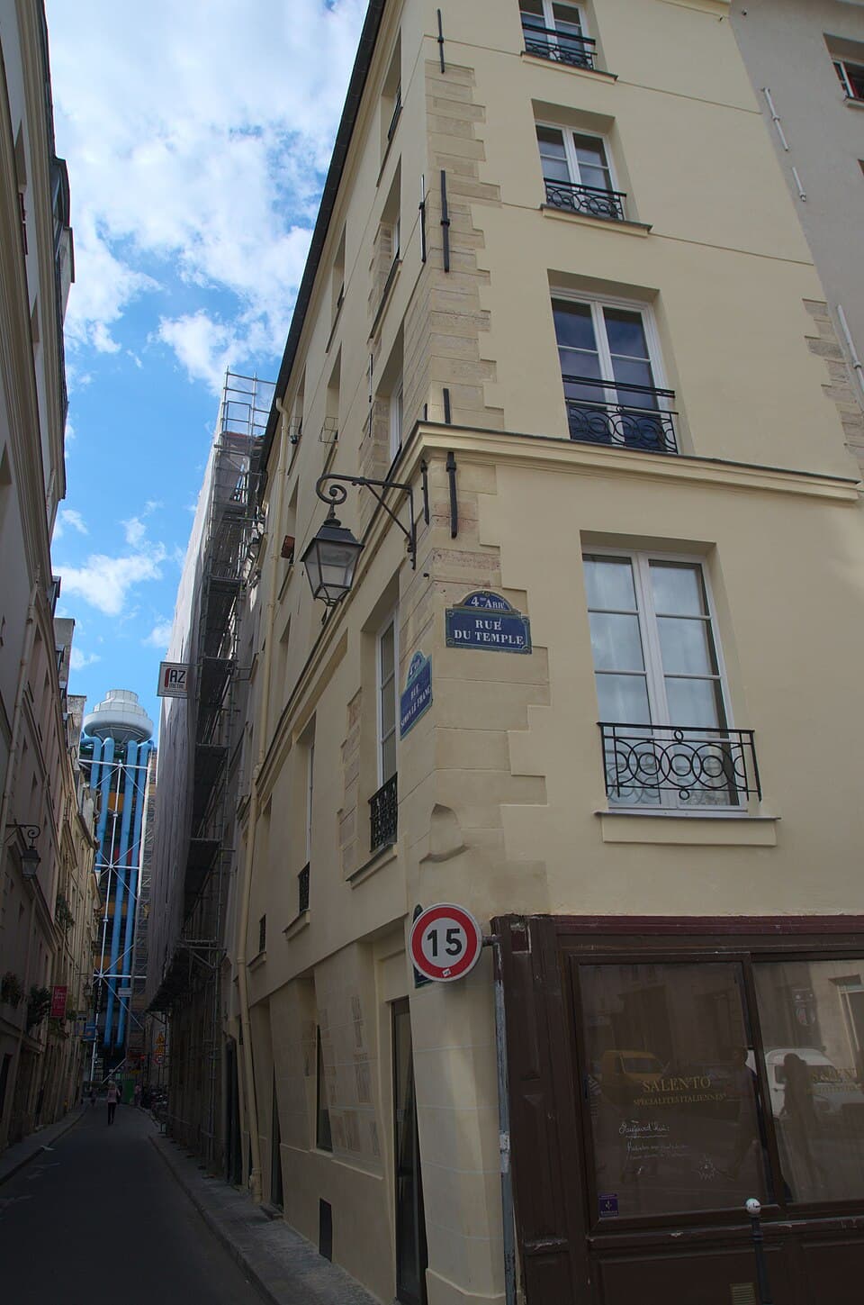 Beaubourg s’ouvre sur les rues Simon le Franc et Geoffroy-l’Angevin