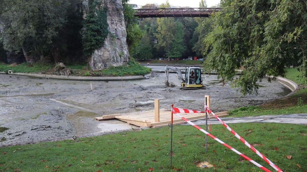 Parc Des Buttes Chaumont - Curage du lac